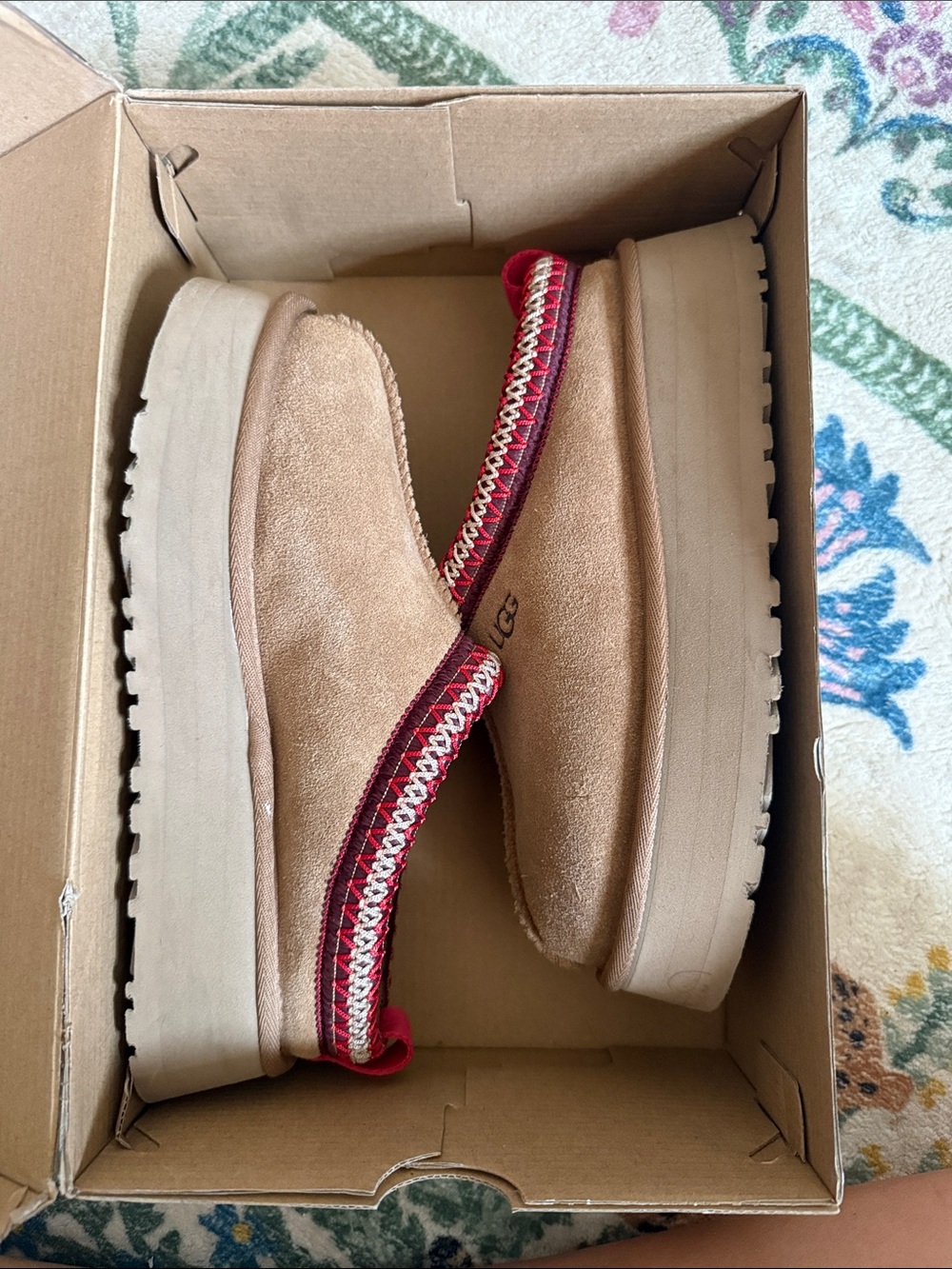 Ugg women tazz ll worn once